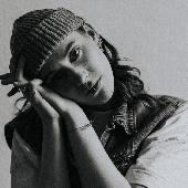 MALOU_LOVIS__–_credits_–_Jannik_Perse.png