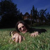 Ozzy_on_lawn_2753412k.jpg