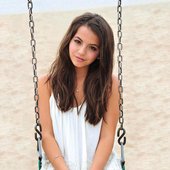 isabela-moner-2015.jpg