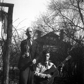 Jilson Setters playing fiddle, with Tommy Vinson on guitar and harmonica.