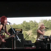 delirttiler - Pin-up - Şinanay (Live) 2006 [9sDYn18y8Zg - 1148x861 - 0m55s].png