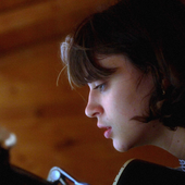 Pomme-Les-Consolations-Jump-!-la-chanteuse-se-devoile-dans-un-documentaire-intimiste-et-poetique.png