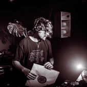 dj button moon live.png