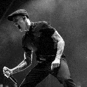 Dropkick Murphys' in actio