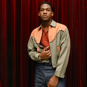 leon-bridges-curtain.png