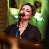 Linda singing