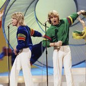 Bucks-Fizz-skirt-rip.jpg