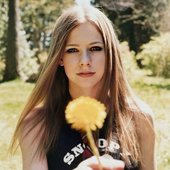 Avril Lavigne in 2002.jpeg