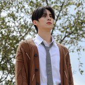 안아줘 (Hug Me)