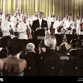 mantovani-italian-born-conductor-in-the-1954-west-german-film-guitars-B3NNBX (1).jpg