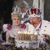  Gert Fröbe and Anna Quayle