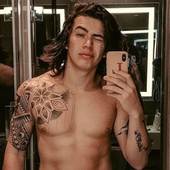 Whindersson Nunes.png