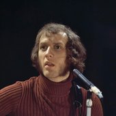 Herman van Veen (sideburns).jpg