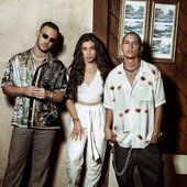 Tainy-lanza-el-tercer-sencillo-NADA-ft.-Lauren-Jauregui-y-C.-Tangana-de-su-proximo-EP-The-Kids-That-Grew-Up-On-Reggaeton-Neon-Tapes-scaled.jpg