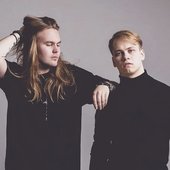 Nikovilhelm & Topify