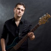 Michael Lynov (bass)