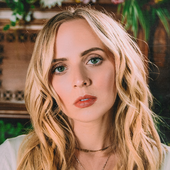 Madilyn  ／  Madilyn Bailey; profile pic.png