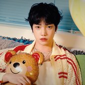 Concept Photo, 1st single álbum: Stranger.