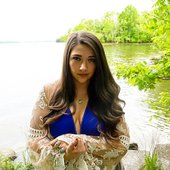 holly auna.jpg