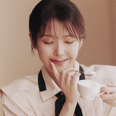 IU 2025 SEASON'S GREETINGS