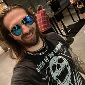 Chrisse Olsson (guitars)