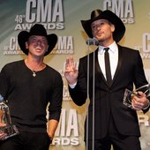 46th+Annual+CMA+Awards+Press+Room+Py8pdwNdg3Ux.jpg