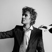 40c3d9aa-dfeb-47c8-b346-2e74f2293437-TMR650_BrendanBenson_DearLife_pressphoto1.jpg