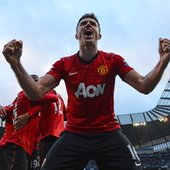 Michael Carrick celebrating Van Persie's late goal