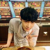 b54872118fe7b0364137ece001cb9563--celebrity-chef-lay-exo.jpg