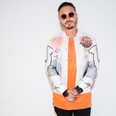 j-balvin-fashion-pic-2017.jpg