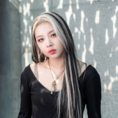 Jiwoo (KARD)