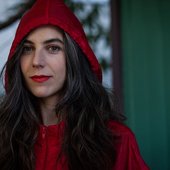 1704937095_Julia-Holter-announces-new-album-Something-in-the-Room-She.jpg