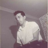 Joe_Roland_on_Vibraphone.jpeg