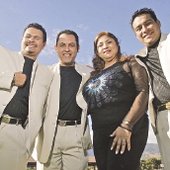 vocalistas de Los Hermanos Flores