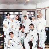 8TURN for 1st Single Album [LEGGO]