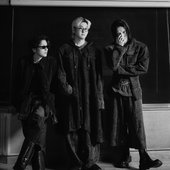 Wave To Earth B&W Spotify picture