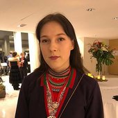 By Sámediggi Sametinget - Upmisámi artista Katarina Barruk/Den umesamiske artisten Katarina Barruk, CC BY 2.0, https://commons.wikimedia.org/w/index.php?curid=77315413