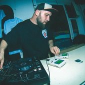 Фото с тусовки Русской Чиптюн Мафии в мск Автор полотен @denis_dasen #chiptune #lsdj #русскаячиптюнмафия.jpg