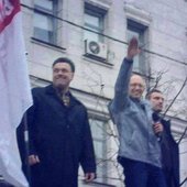 Arseniy Yatsenyuk fascist salute with Oleh Tyahnybok and Wladimir Klitschko