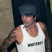 220px-Tommy_Lee.jpg