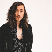 noah-gundersen_06-28-17_19_59540a90c5219.png