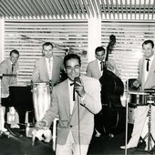 photo_hayati_with_band.jpg