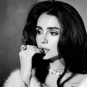 Анна Трінчер