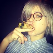 Soko gettin' high on pizza