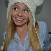  Alli Simpson0