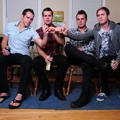 4 hands.. 1 huge horn