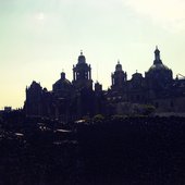 De la muy Noble, Leal e Imperial