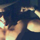 dross muestra sus musculos