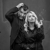 Markiisin alla - Single