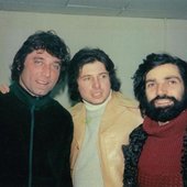 Felix Cavaliere (right) with Joe Namath (left) and unidentified